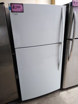 Whirlpool 33in. Top freezer fridge like new with 4 months warranty