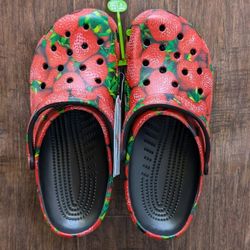 CROCS ~ STRAWBERRY ~ HYPER-REAL CLOGS ~ M 9 ~ W 11 ~ New 