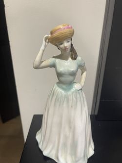 Royal Doulton Classics Figurines Happy Birthday 2001 - England