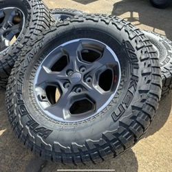 OEM 17" 2023 Jeep Gladiator Rubicon wheels Falken AT Tires LT285/70R17 Fits wrangler jk JL