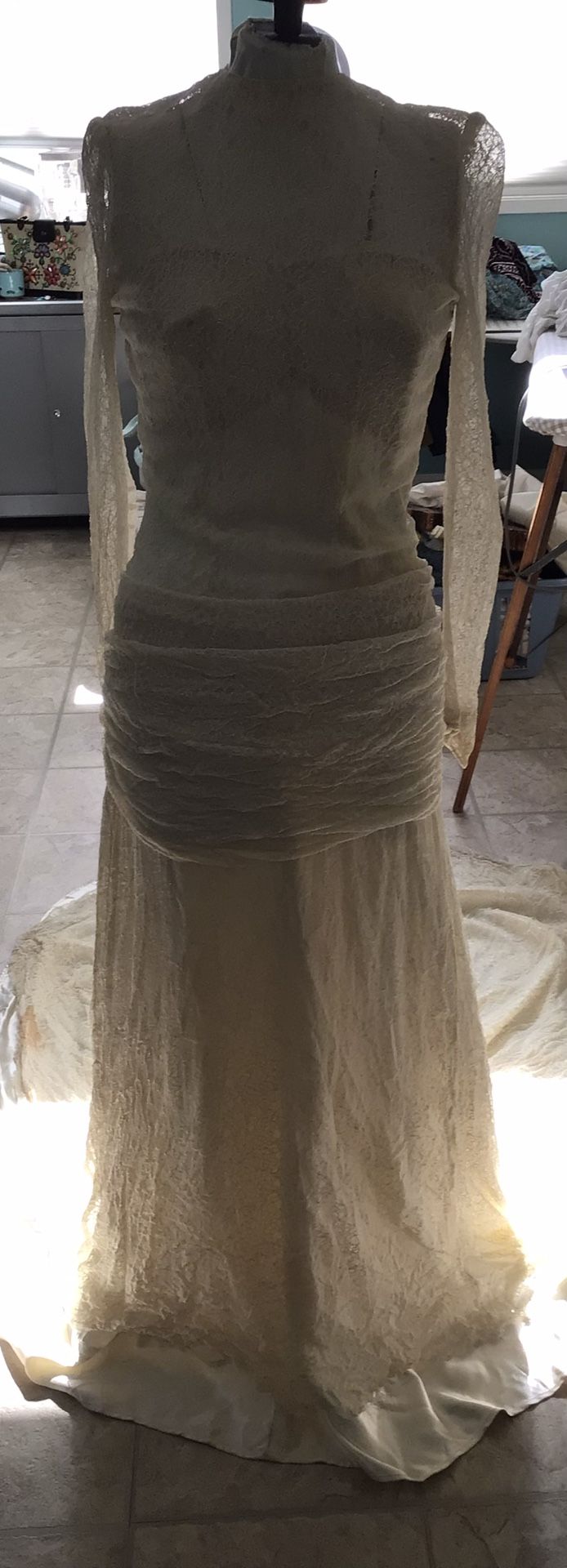 Vintage 1940’s Ivory Satin & Lace Wedding Dress