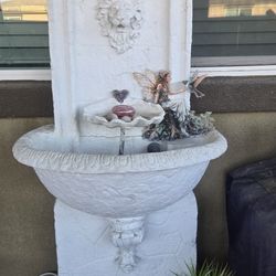 5' Lion Head White Water Fountain