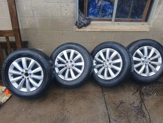 2010 Volkswagen Tiguan wheels w khumo tires and tpms sensors