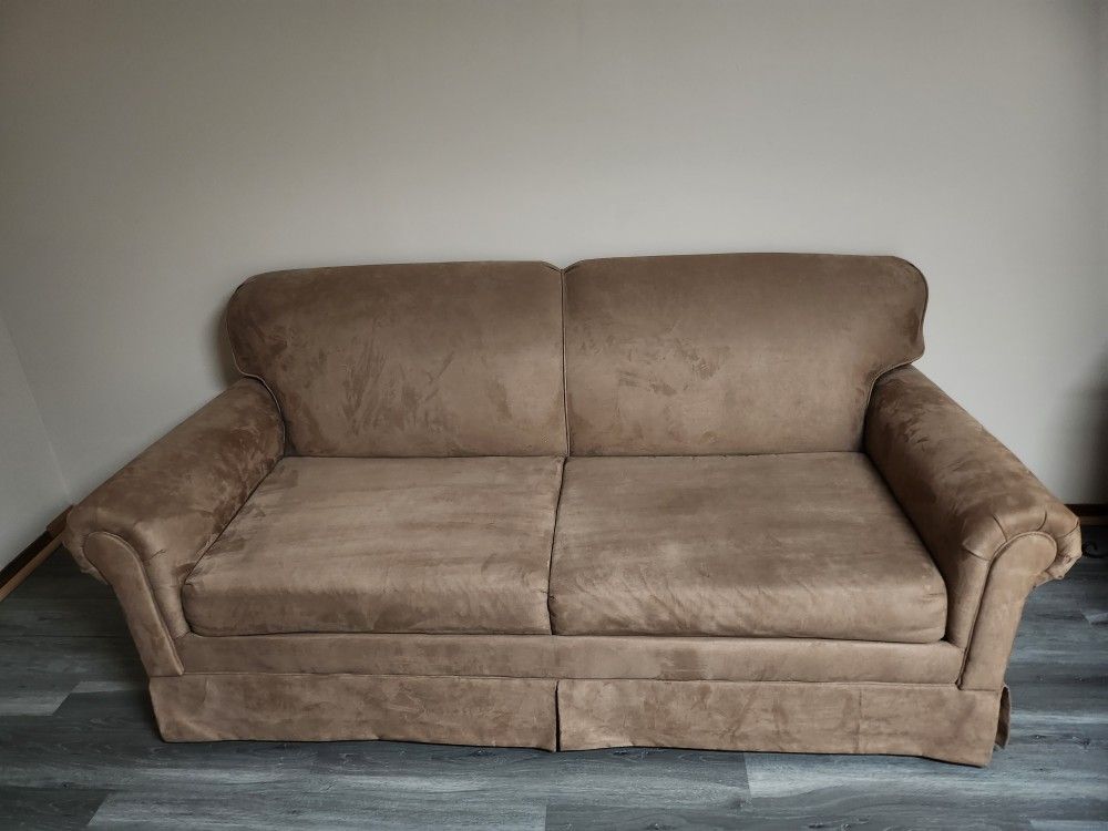 Couch/Pullout Bed