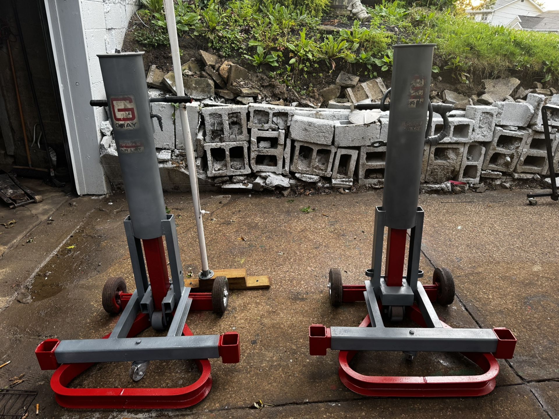 (lifts) Gray Portamatic Air Lifts (a Pair) PORTABLE
