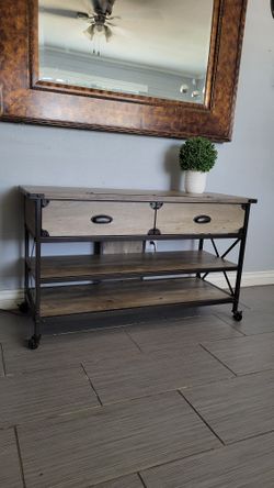 BEAUTIFUL ENTRY/ TV STAND TABLE