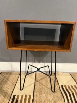 End table/night stand