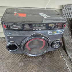 LG OM465 Bluetooth Speaker 
