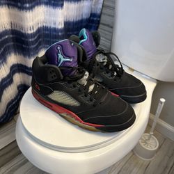 Jordan 5 Black purple & red