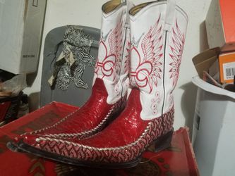 Vendo 2 pares de botas #12 y #7 estan en buena condicion