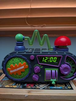 Vintage Nickelodeon AM FM Alarm Radio