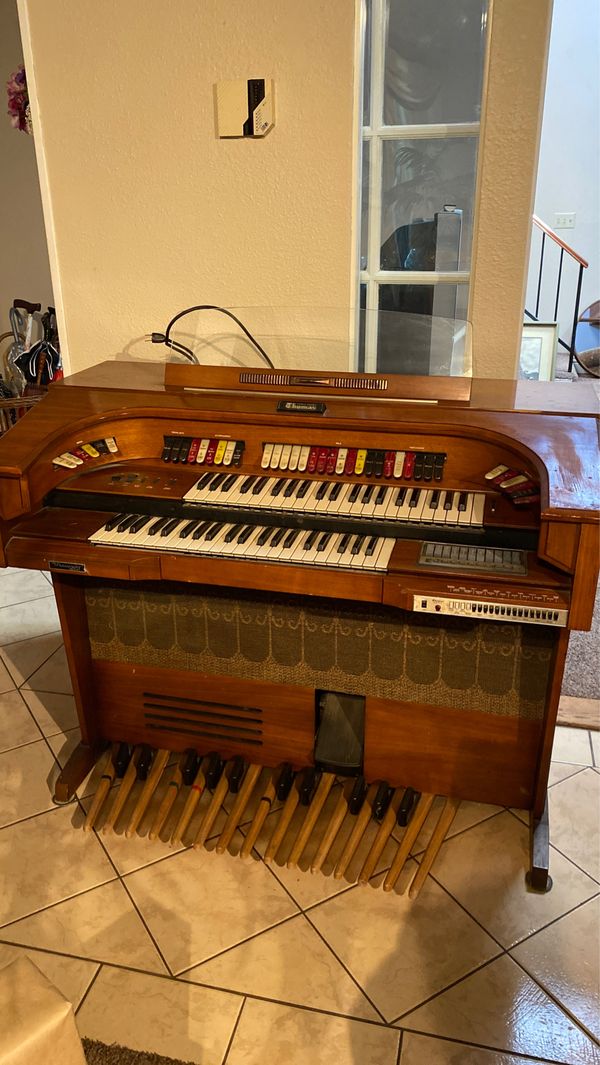 Thomas Organ keyboard and synthesizer good condition moving must sell for Sale in Anaheim, CA