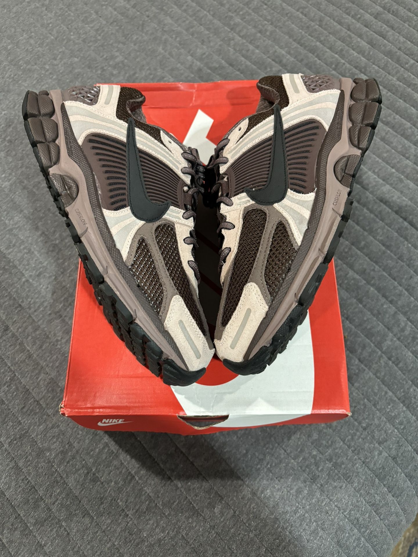 Nike Vomero Black/plum