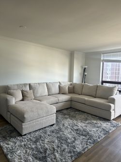 Living Spaces Sectional Sofa w/ Chaise – Excellent Condition