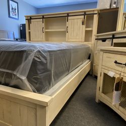 Beautiful Farmhouse Eastern King Bedroom Set Was $3899 Now $1500 Can Deliver Before Holidays. 