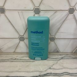 Method Deodorant. Method Coco Twist Deodorant. Has notes of coconut milk, vanilla, and macadamia. Offers 24-hour odor protection. Aluminum and baking 