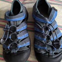 Size 4 youth keens $20 each