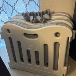 babycare play pen (10 panels)