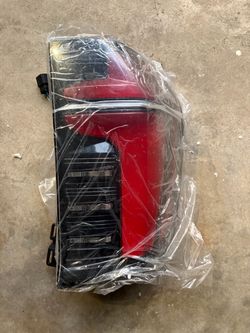 Tahoe suburban 2025-2026 right passenger tailight