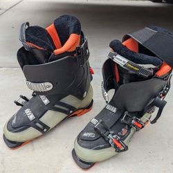 Salomon Ski Boots Size 9