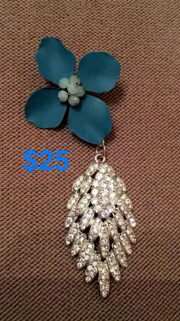 LOYA EARINGS