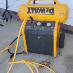 Dewalt 4.5gal Air Compressor  w/hose