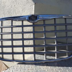 2005 Chrysler Grill OEM
