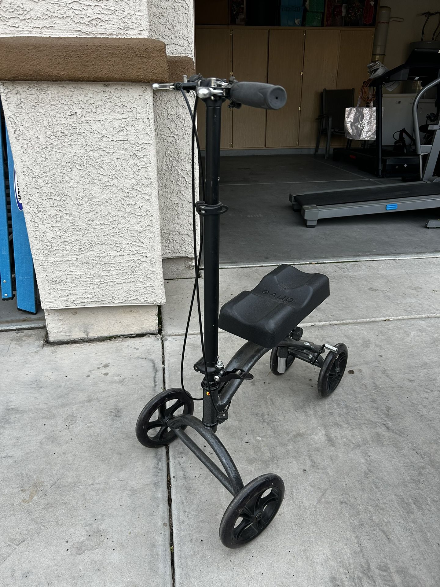 Drive Medical - Steerable Knee Walker