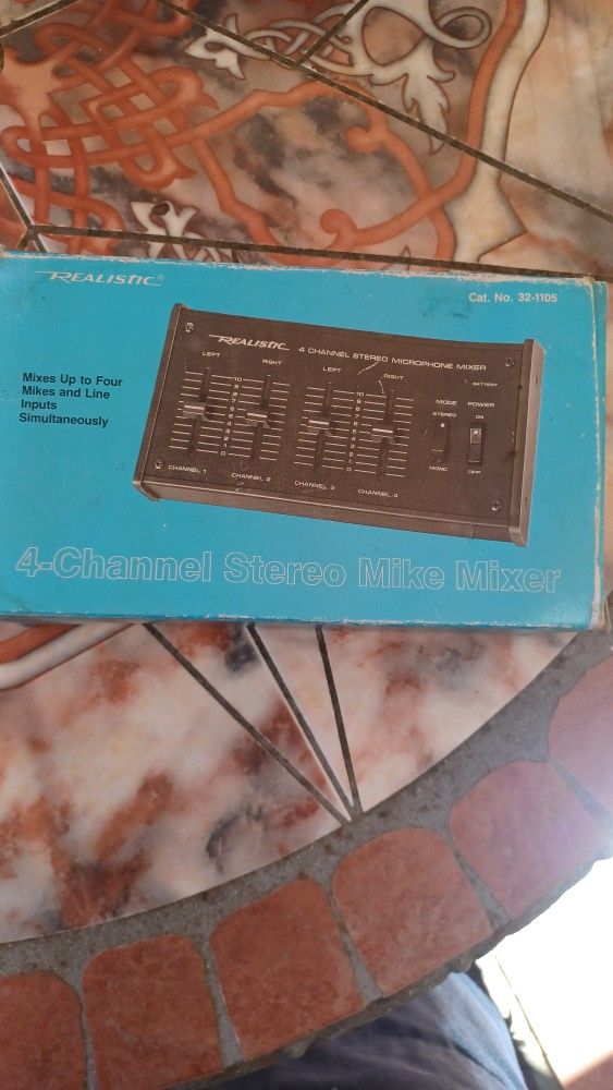 Realistic 4 Channel Stereo Mike Mixer