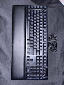 RAZER - BlackWidow V4 Full Size Keyboard
