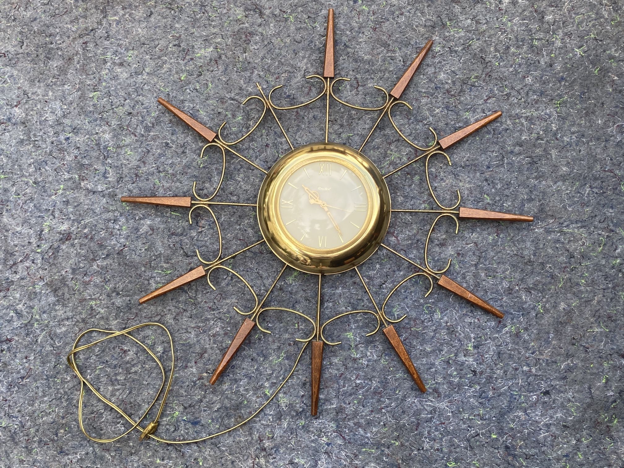 Vintage Mid Century Modern United Starburst Clock