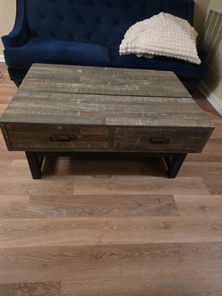 Ashley Mondoro Rectangular lift table
