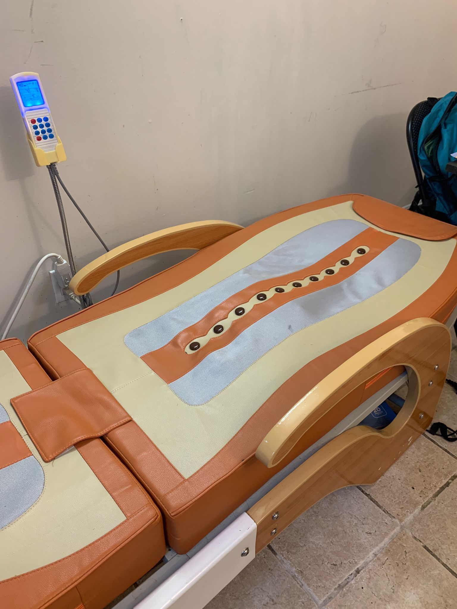 Massage Bed With Solid Wood Frame ,