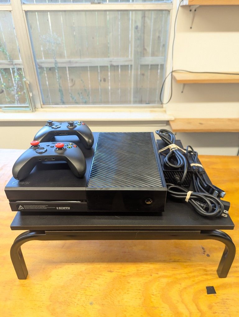 Xbox One 500GB + 32” Samsung TV + 8 Games - Complete Plug & Play Setup