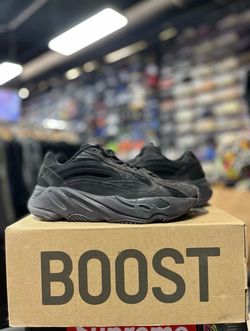 Adidas Yeezy Boost 700 V2 Vanta