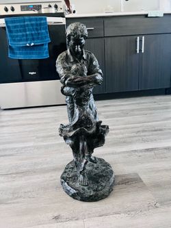 Father Daughter Statue
