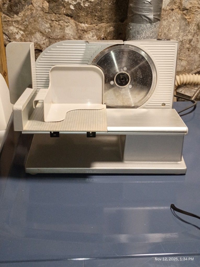 Electric Meat Slicer