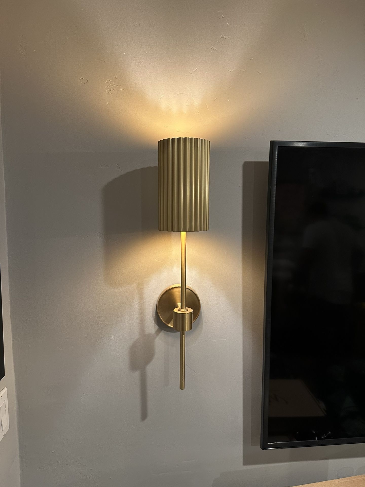 CB2 ⭐️ FLUTED GOLD WALL SCONCE ⭐️