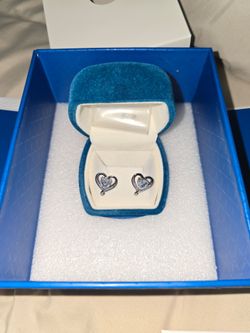 BRAND NEW Dofrid Moissanite Heart Studded Earrings