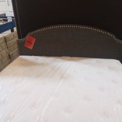 Queen Storage Bed With Drawers ( Ask For Jose)