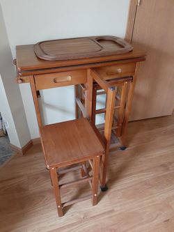 Reclined table and two chairs. Wood. Space saving table.