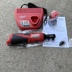 Milwaukee M12  Ratchet Charger 1.5 AH Battery Pack   Kit