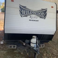 2015 Wildwood X-lite T180BH