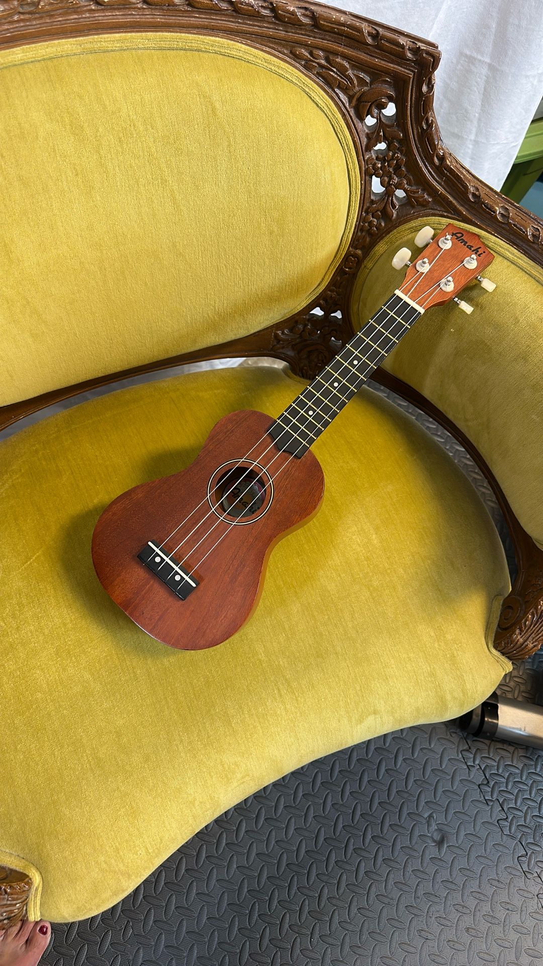 Amahi Ukulele