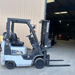 2012 Nissan 3000 lbs capacity forklift 