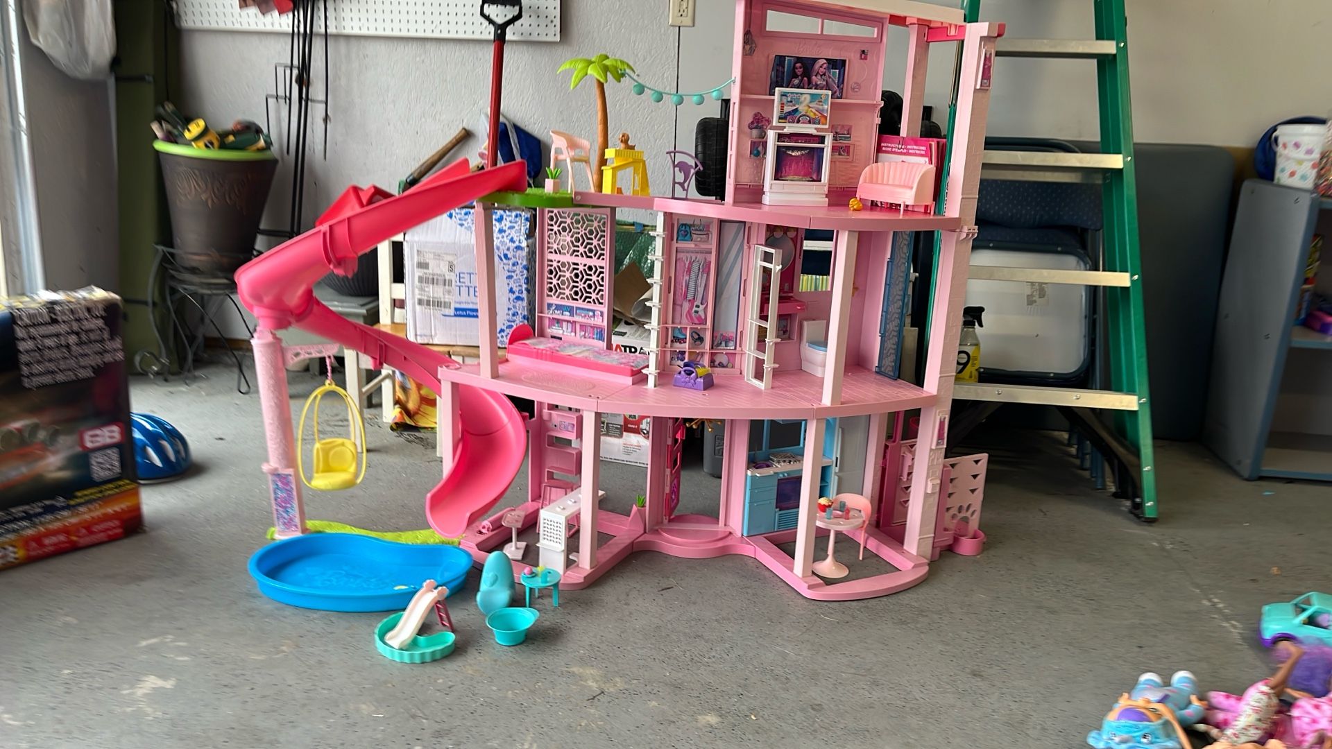Barbie Dream House - Pool & Slide & Furniture