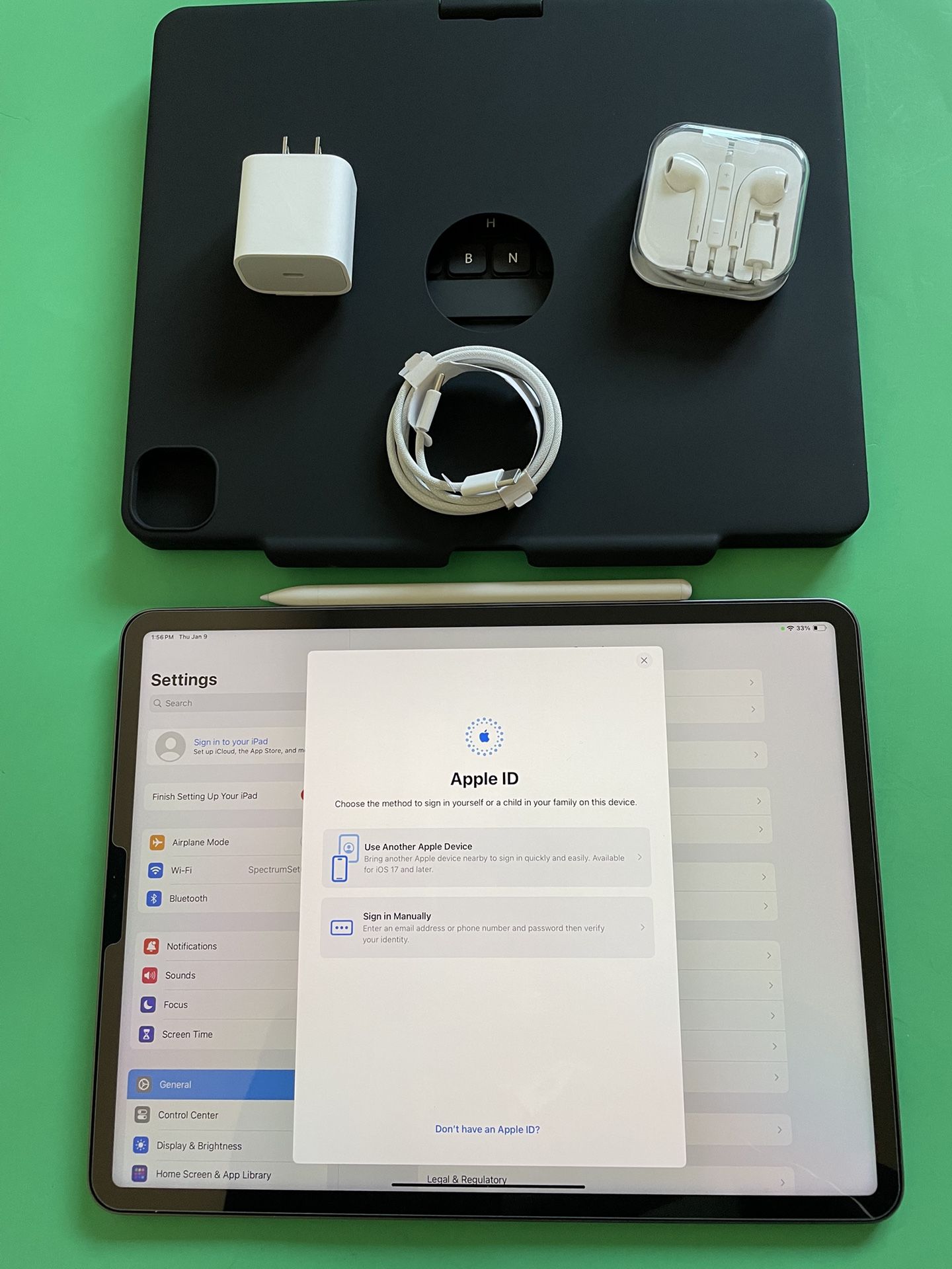 Apple IPad Pro 12.9” 6th Generation (2022 Model / M2 chip ) 256GB 
