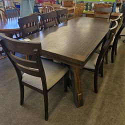 Modern Solid Wood Dining Set With 8 Chairs And Hidden Leaf
