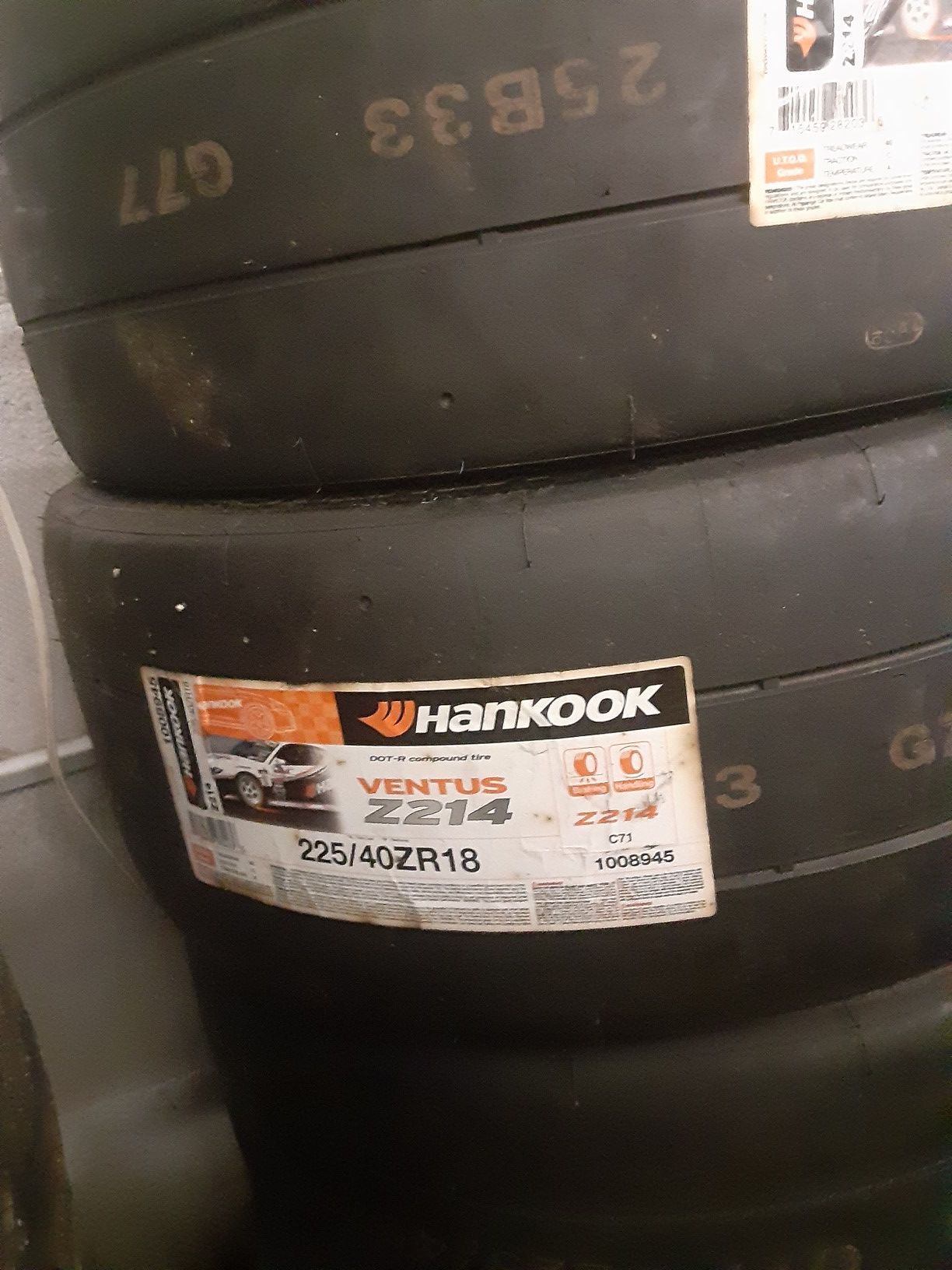 Hanckook. racing slicks 225/40zr18 brand new set a form never hit the ground still in the rapper