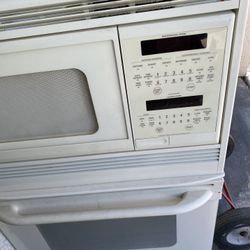 Used Microwave and oven. Pick up only at Dessert Inn and Buffalo, 89117